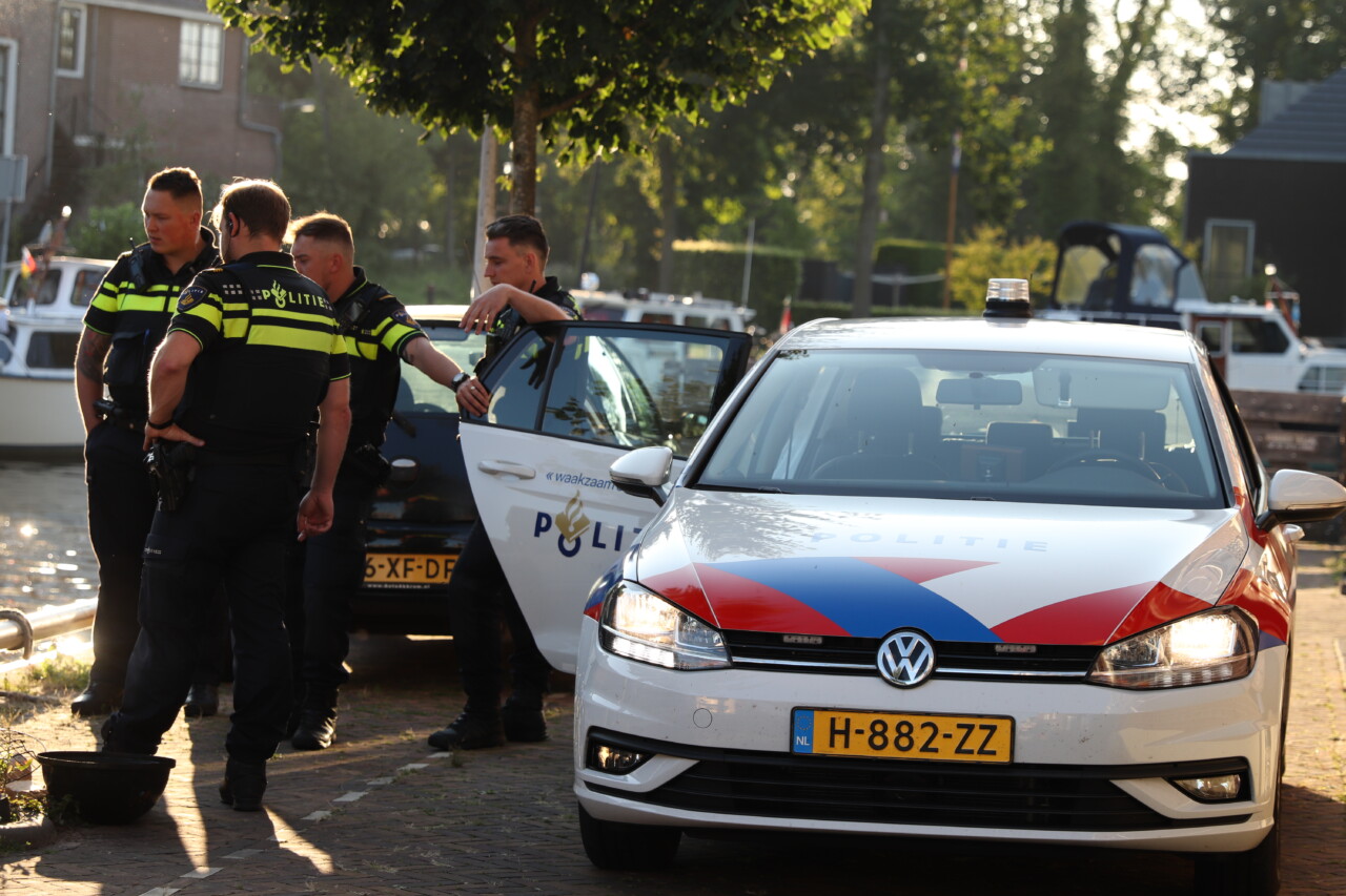 Barbecuende man op plezierjacht aangehouden in Joure na langdurige overlast