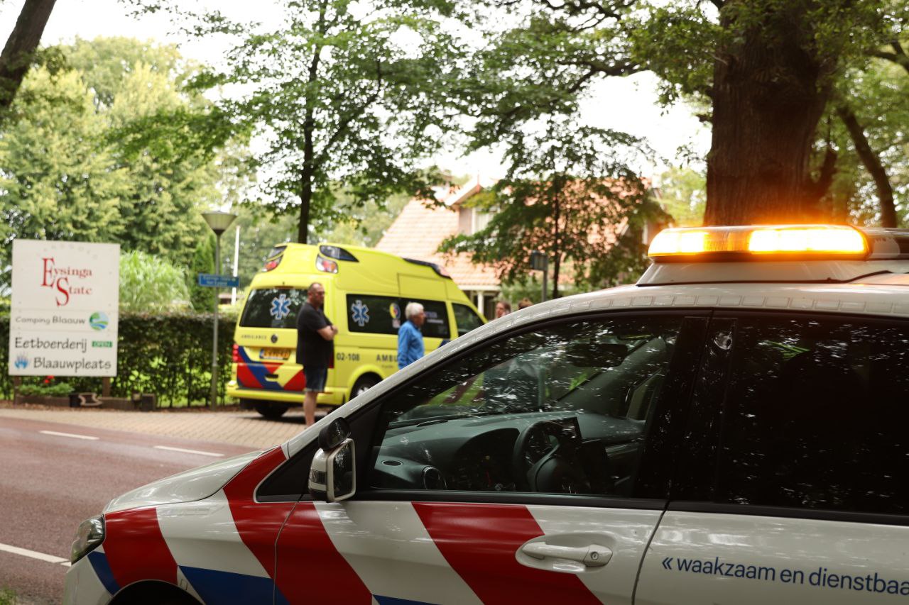 Vrouw gewond na aanrijding bij Sint Nicolaasga