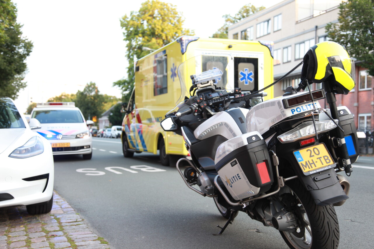 Scooterrijder gewond na botsing met automobiliste in Groningen