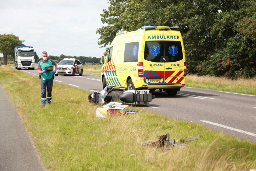 Postbezorger gewond na botsing met automobilist bij Donderen