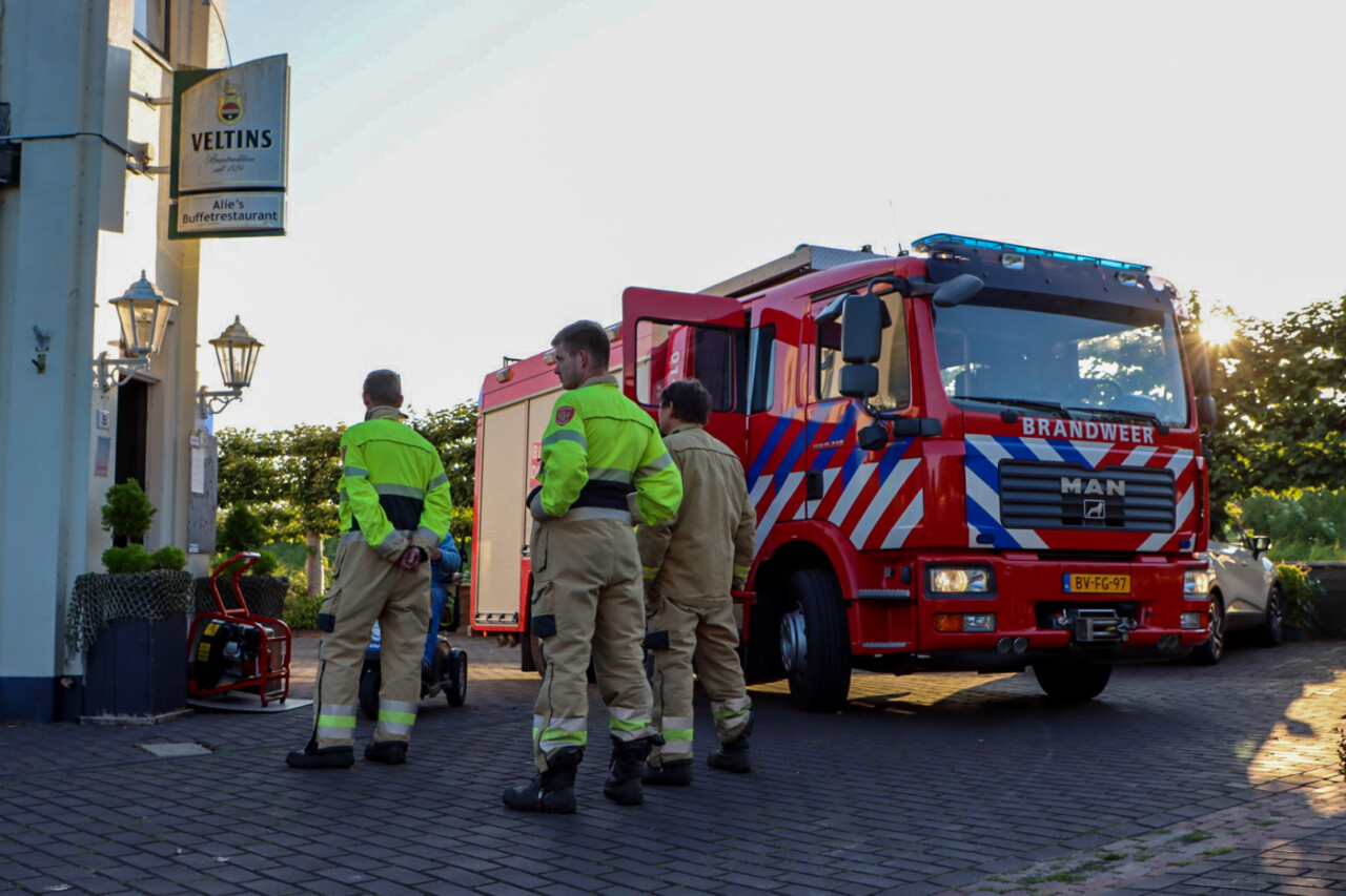 Brandweerkorpsen ingezet bij keukenbrand in eetcafé Zoutkamp