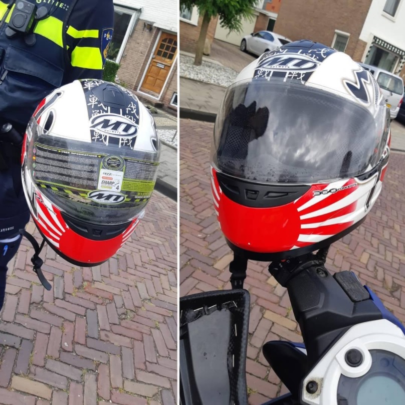 Scooterrijder rijdt al drie jaar rond met beschermingssticker op vizier in Drachten