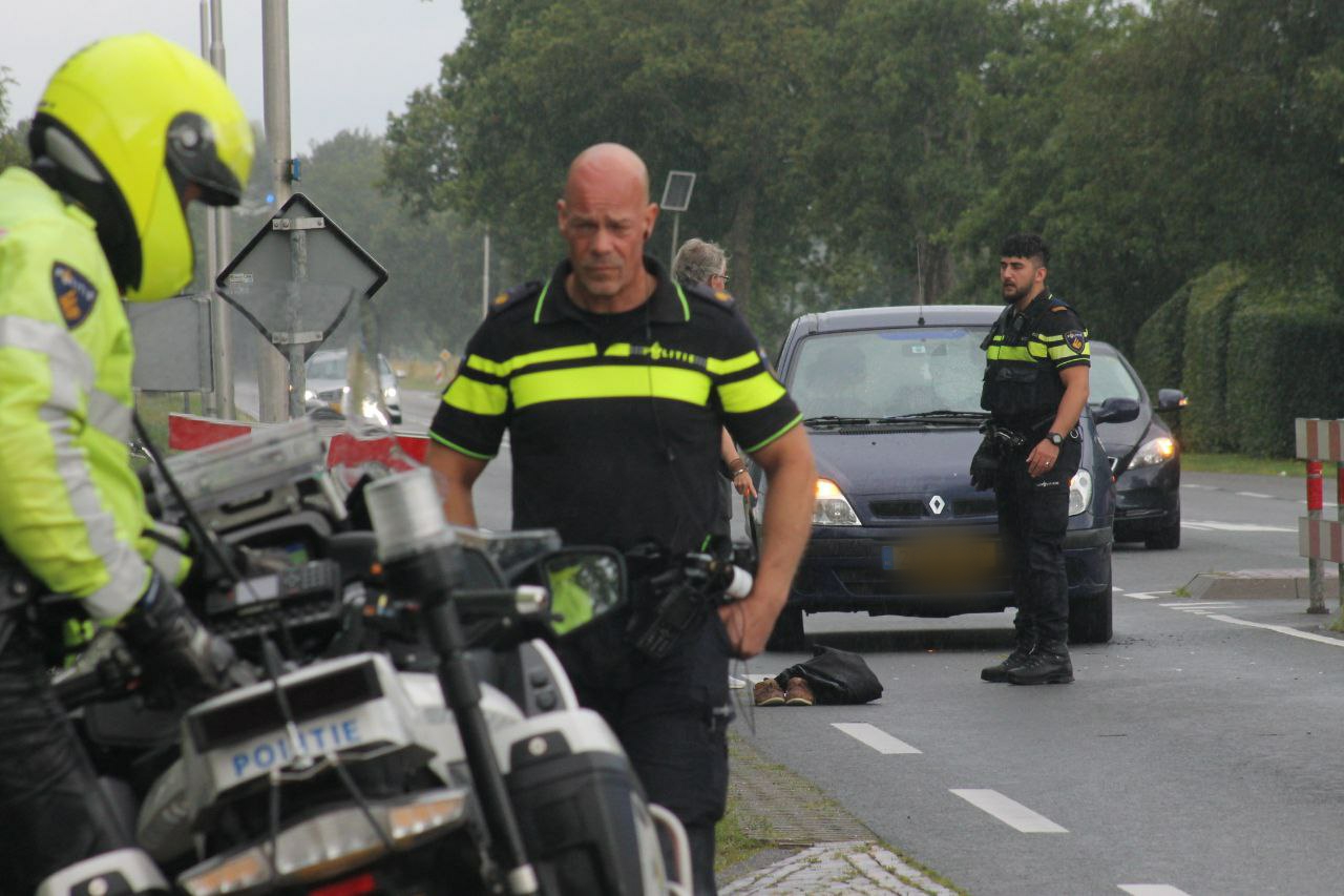 Flinke aanrijding tussen automobilist en fietser op N361 bij Ryptsjerk