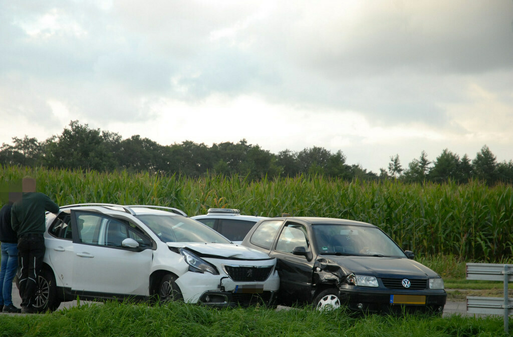 Auto’s botsen op Jonkersvaart