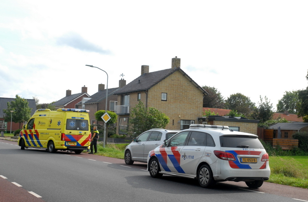 Fietser raakt gewond bij botsing met auto in Kornhorn