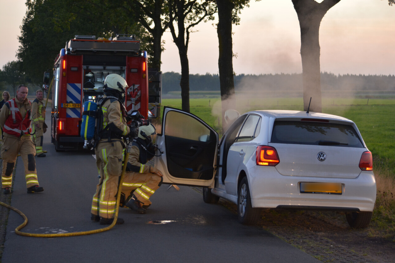 Auto beschadigd door brand bij Zeijerveen