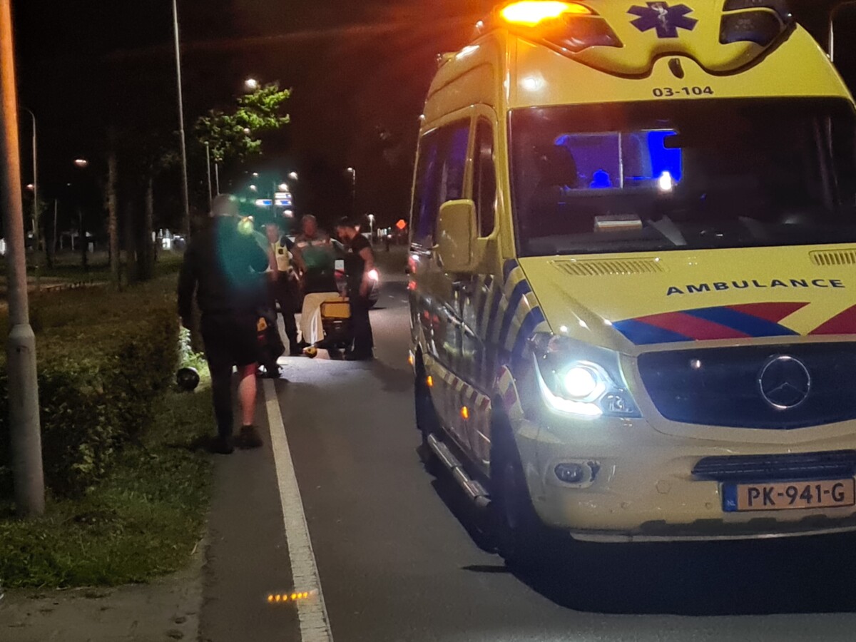 Motorscooter gaat onderuit op Pottenbakkerstraat in Assen