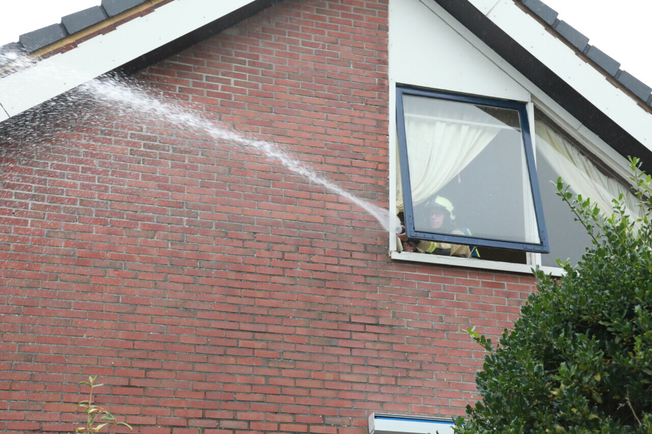 Woning vol rook in Peize