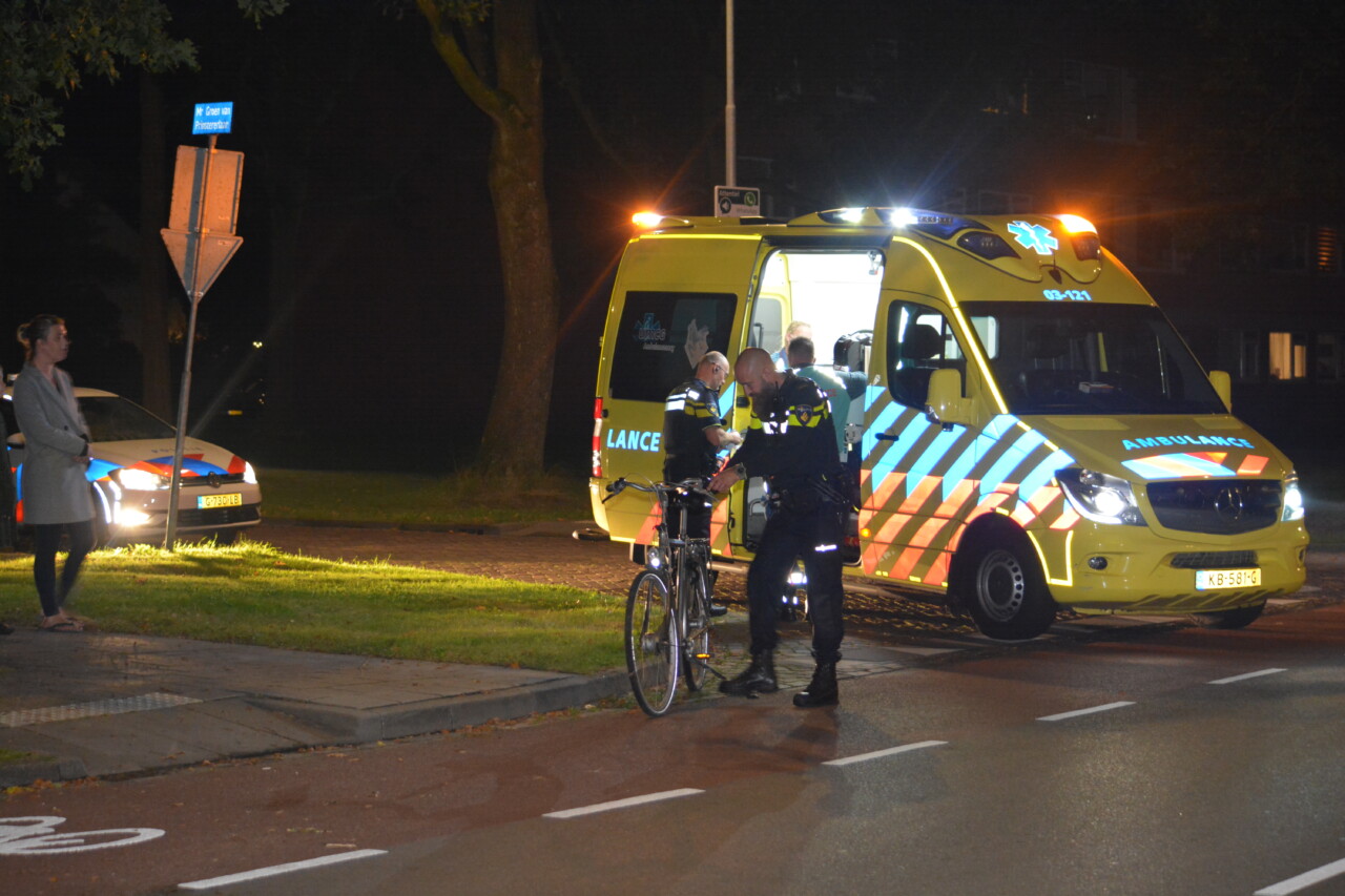 Automobilist ziet fietser over het hoofd in Assen