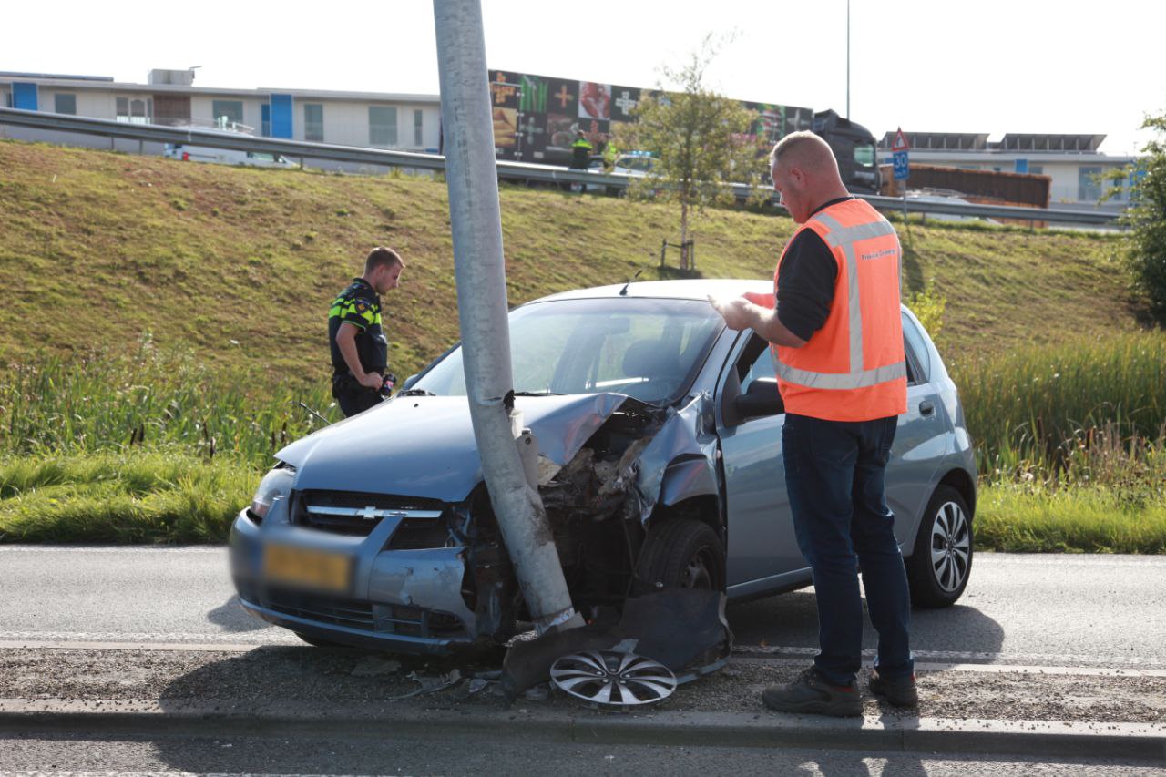 Opnieuw lantaarnpaal geraakt op afrit Noordelijke ringweg in Groningen