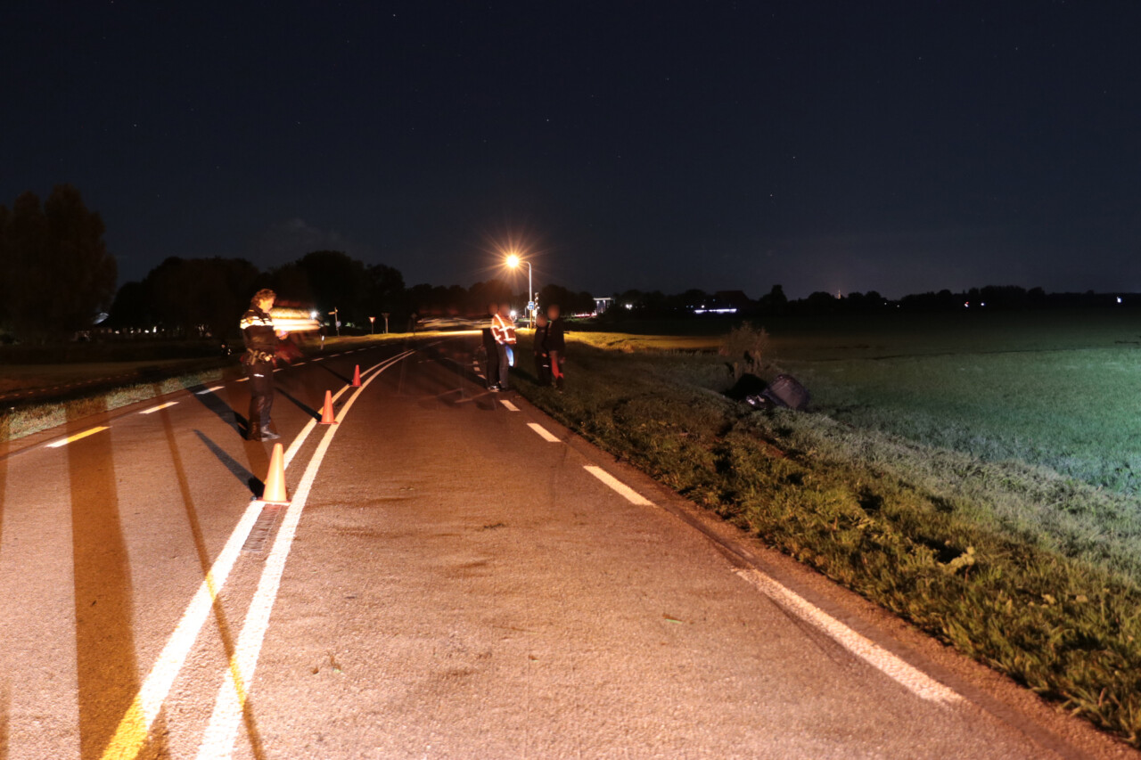 Ree overleden bij ongeval in Follega, auto komt in sloot terecht