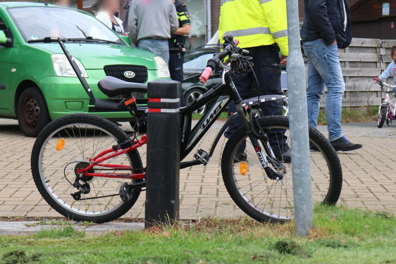 Jongen op fiets aangereden door auto in Veendam