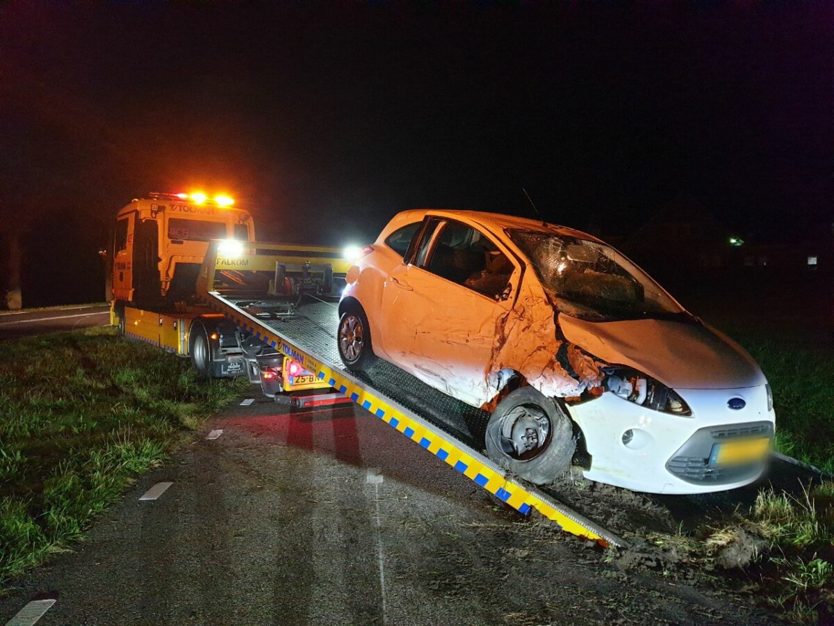 Auto zwaar beschadigd na eenzijdig ongeval in Oosterwolde