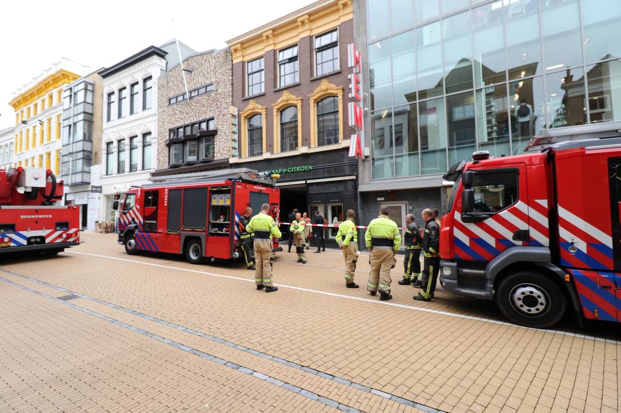 Brandweer rukt groots uit naar juwelier in Groningen