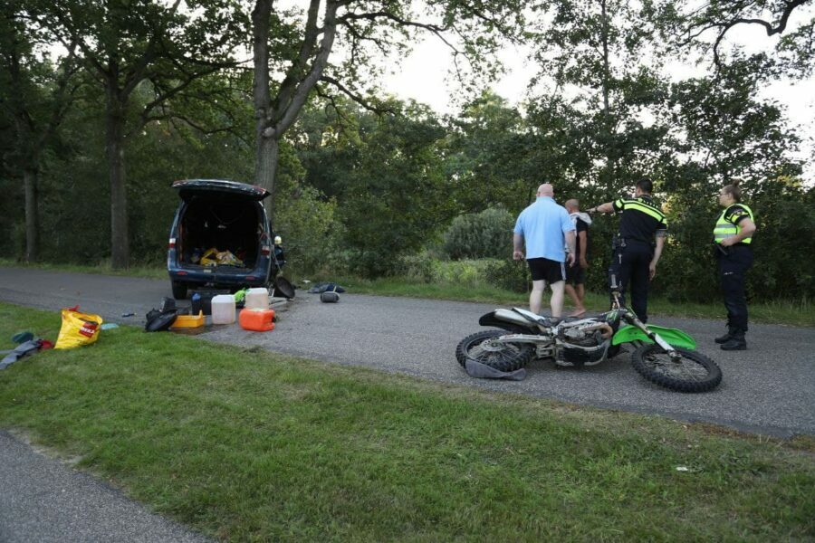Bestuurder botst tegen boom aan in Noardburgum