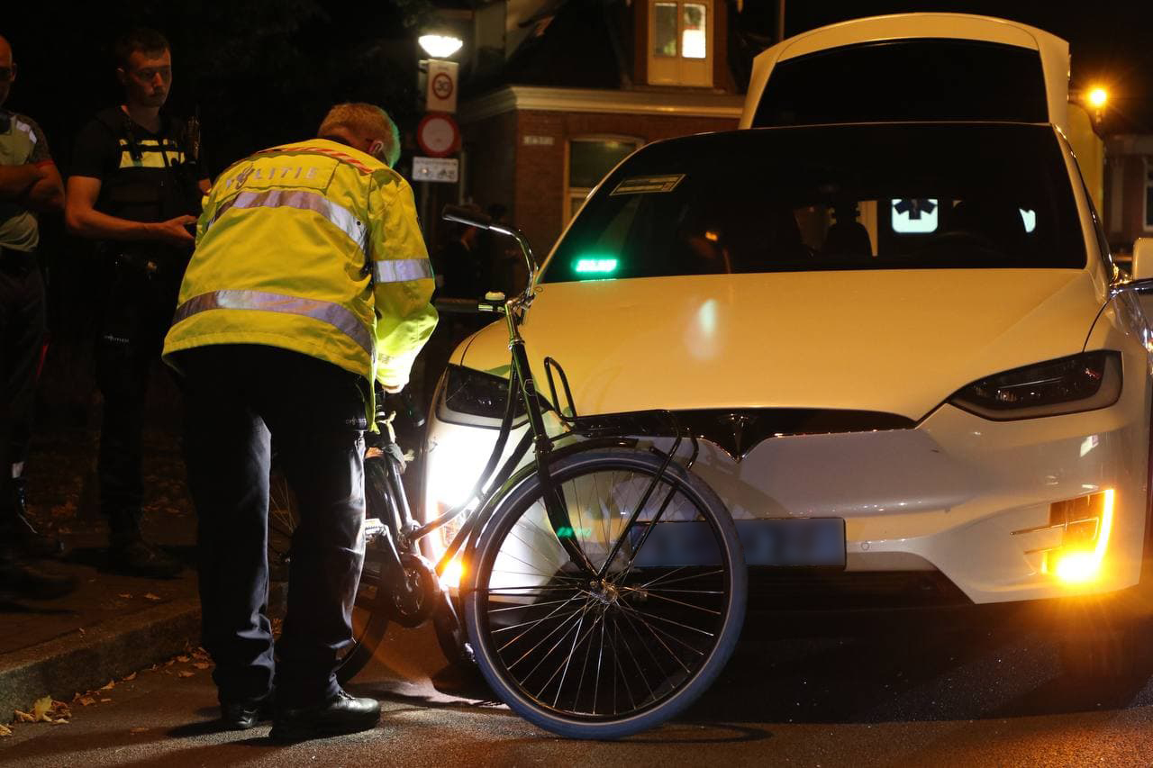 Botsing tussen taxi en fietser in Groningen