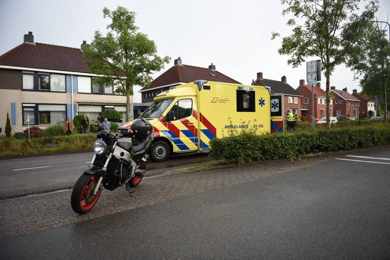 Motorrijder botst achterop auto in Winschoten; passagier gewond