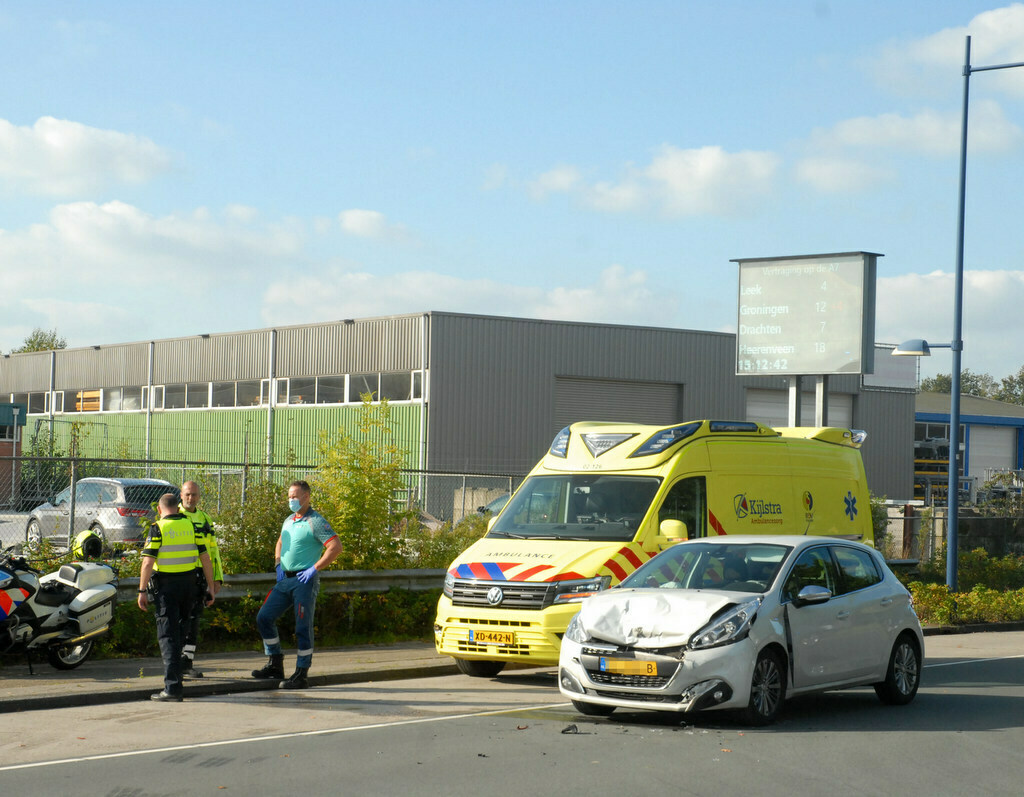 Auto’s botsen op Noorderweg in Marum