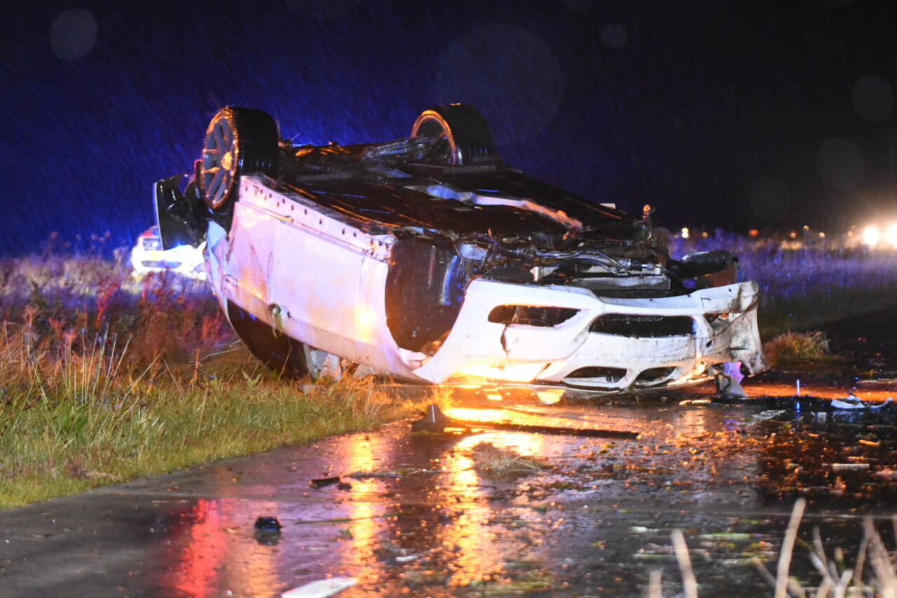 Auto belandt op de kop bij ongeval in 2e Exloermond
