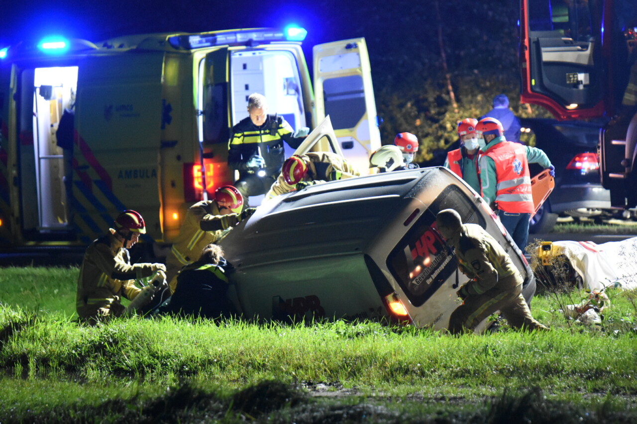 Ernstig ongeval op N862 in Emmen; één ernstig gewonde