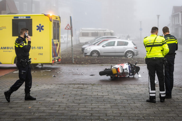 Motorrijder gewond na aanrijding met auto in Hoogezand