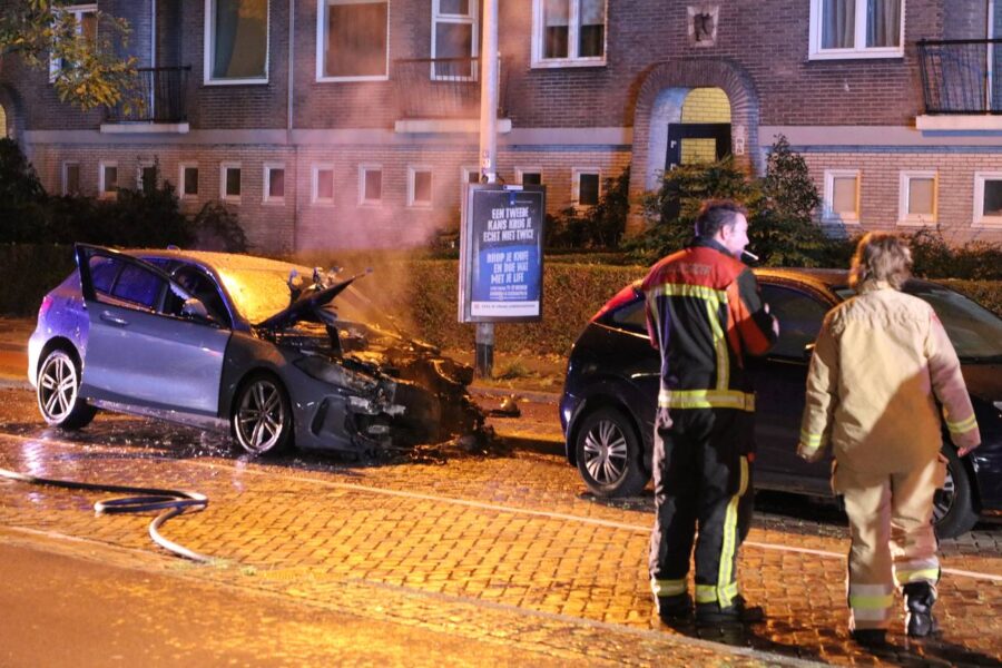 Auto’s in brand gestoken aan Korreweg in Groningen