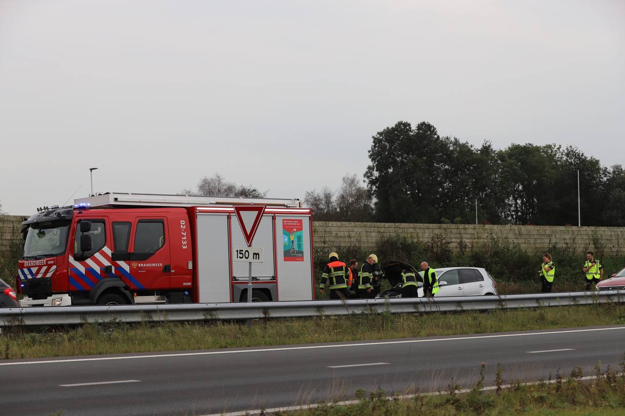 Brandweer in actie voor autobrand bij Hurdegaryp