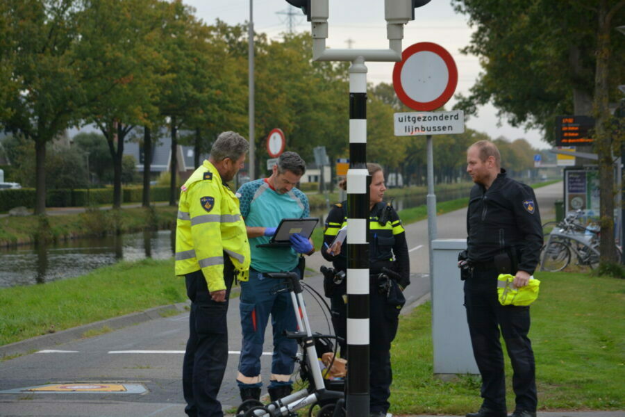 Oudere vrouw met rollator komt ten val op oversteekplaats in Assen