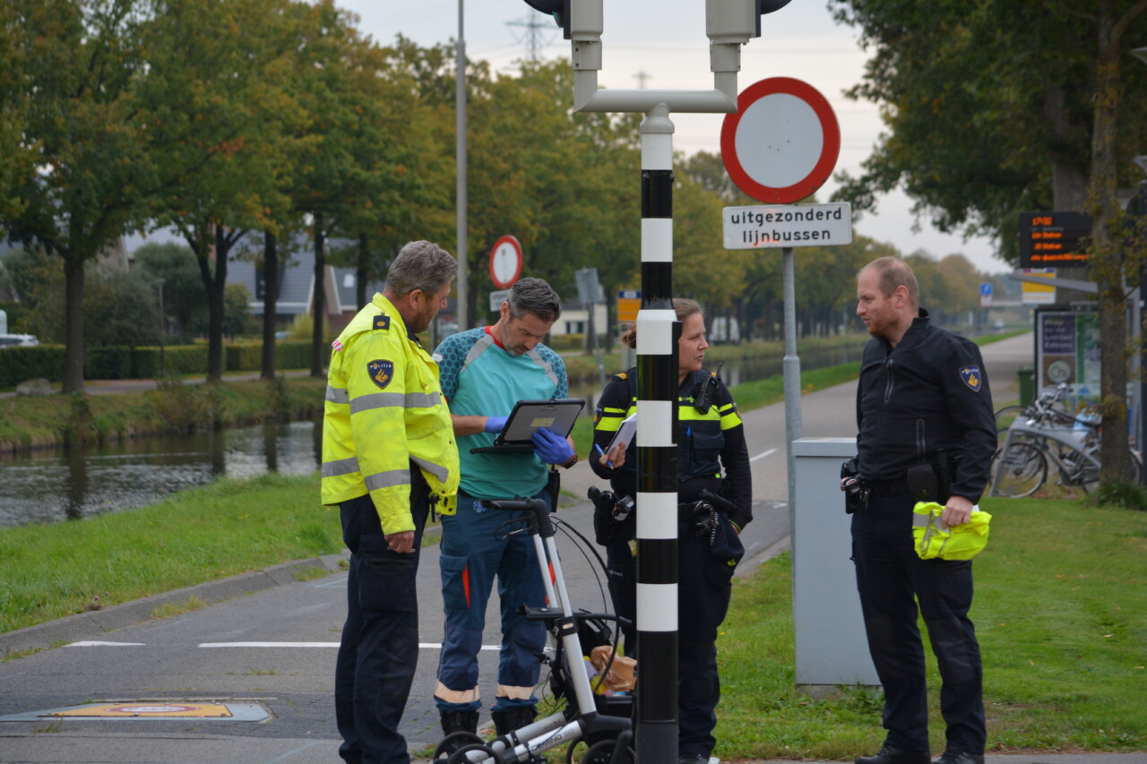 Oudere vrouw met rollator komt ten val op oversteekplaats in Assen
