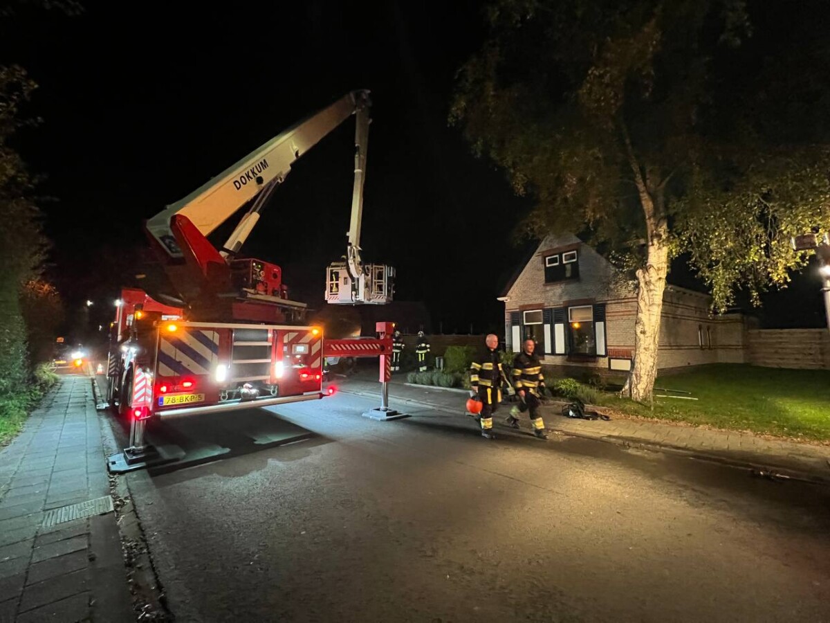 Brandweer rukt uit voor schoorsteenbrand in Driezum
