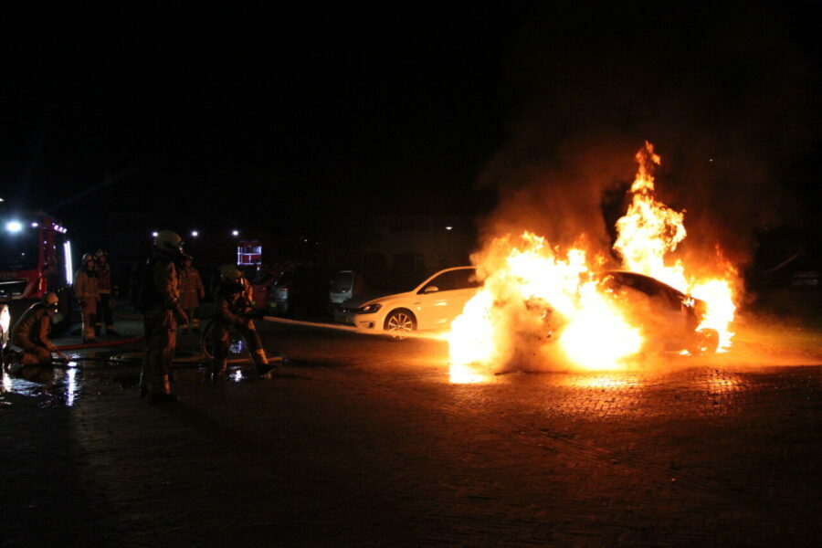 Wederom auto verwoest door brand in Assen