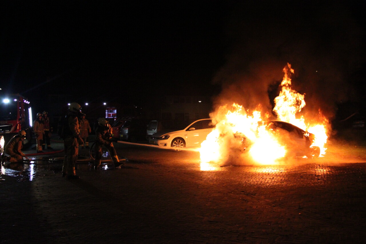 Wederom auto verwoest door brand in Assen
