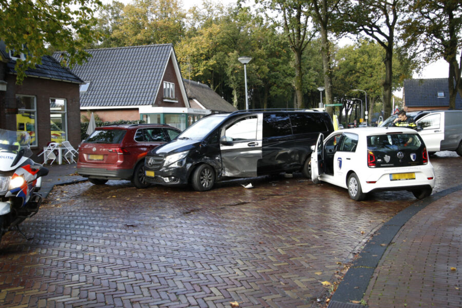 Drie voertuigen betrokkenen bij ongeval in Odoorn