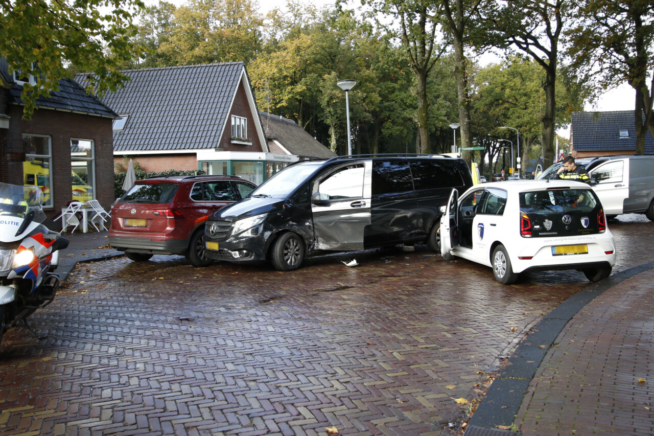 Drie voertuigen betrokkenen bij ongeval in Odoorn