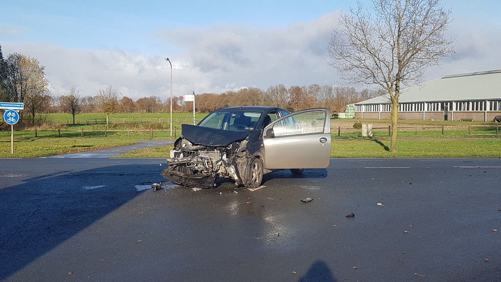 Forse aanrijding tussen twee voertuigen vlakbij Westdorp
