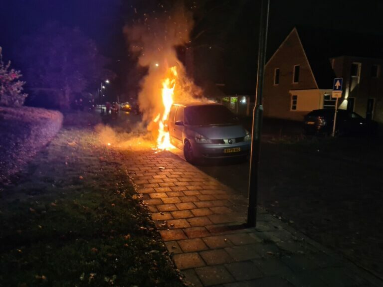 Auto uitgebrand in Assen
