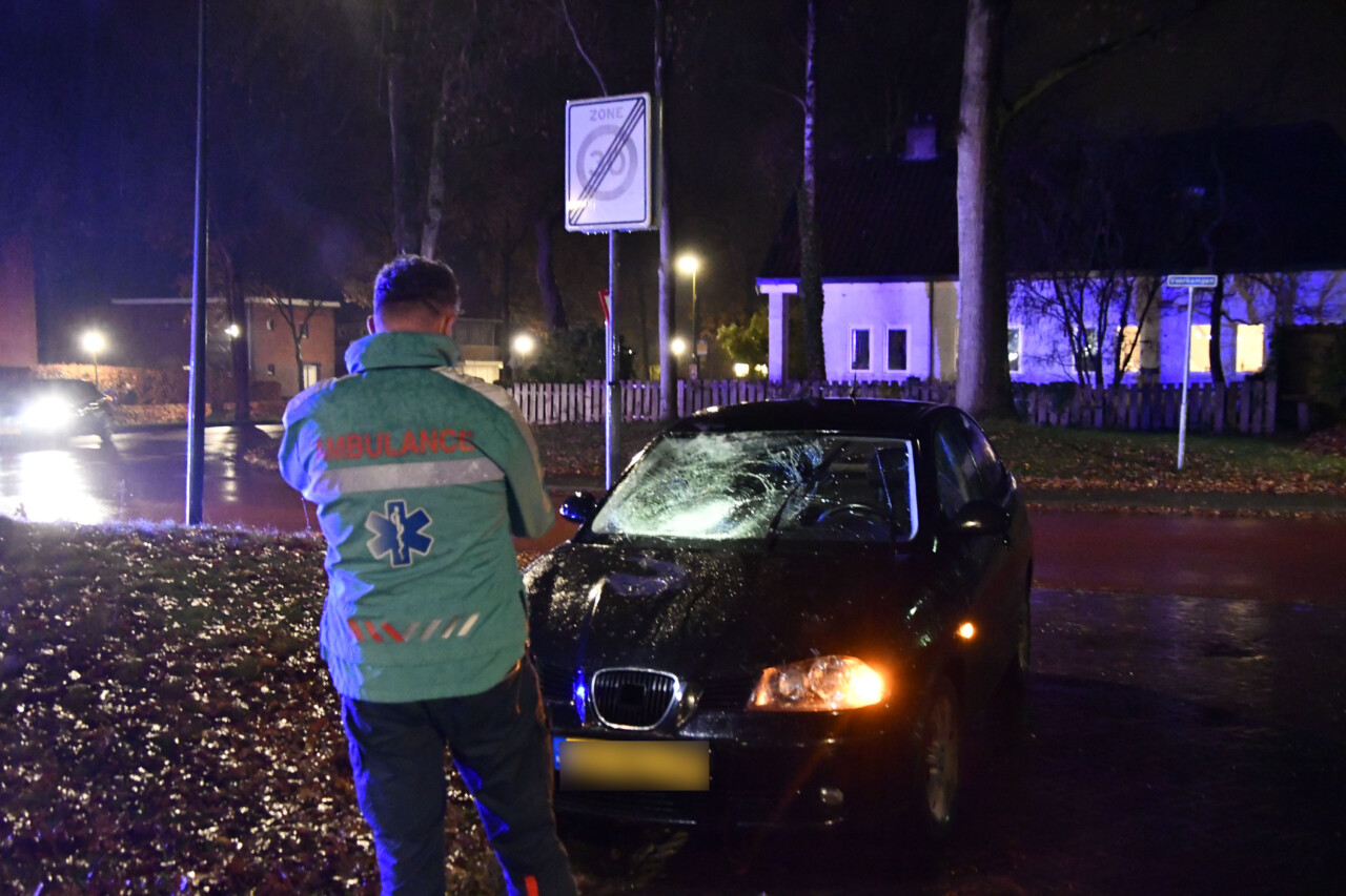 Fietsster geschept door auto in Zuidlaren