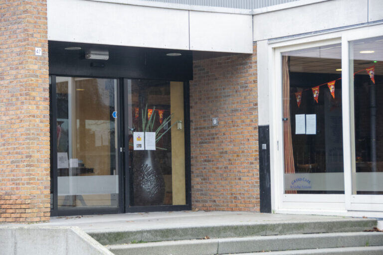 Zwembad doet aangifte na bedreigingen door QR-codeweigeraars