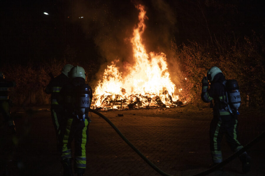 Caravan uitgebrand aan de Jelle Plantingstraat in Drachten