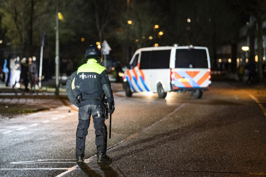 Forse straffen geëist voor verdachten tijdens rellen oud en nieuw in Burdaard