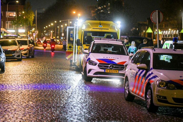 Omstanders redden man uit water in Groningen