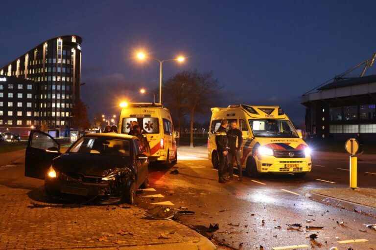 Gewonde en forse schade bij ongeval tussen twee voertuigen in Heerenveen