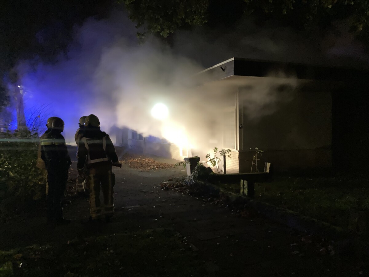 Forse rookontwikkeling bij brand in leegstaand pand in Emmen