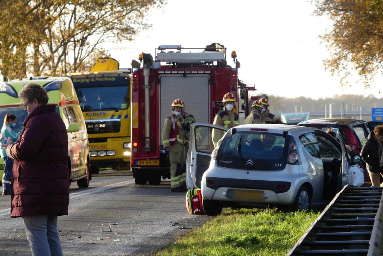 Gewonden bij kop-staartbotsing  op N381 in Emmen