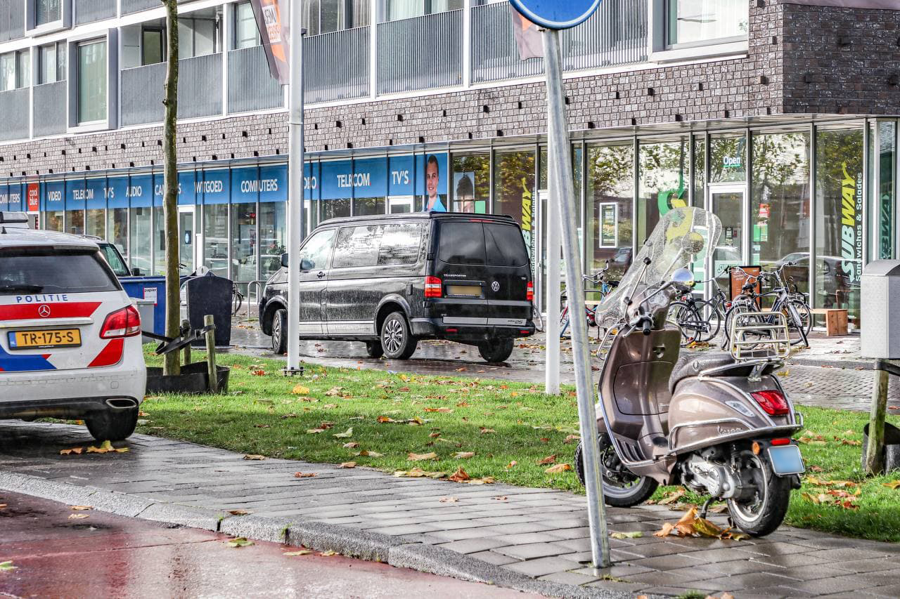 Snorfietser aangereden door busje in Groningen
