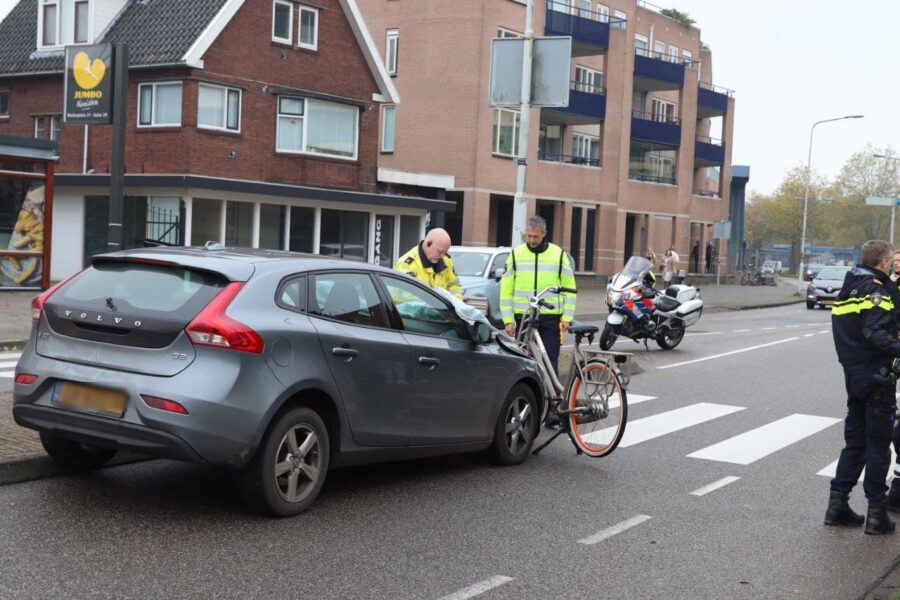 Fietsster gewond na aanrijding met automobiliste in Heerenveen