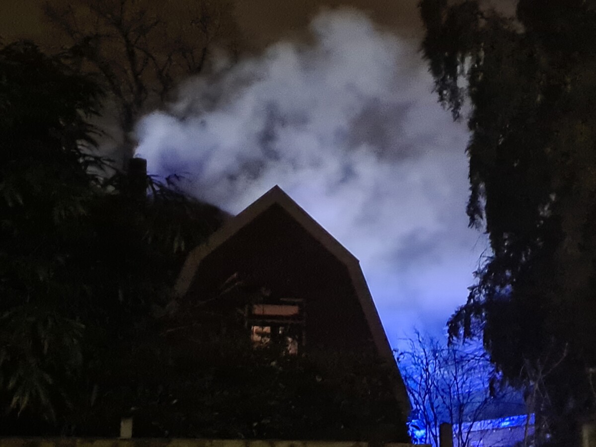 Brandweer rukt uit voor forse woningbrand in Assen