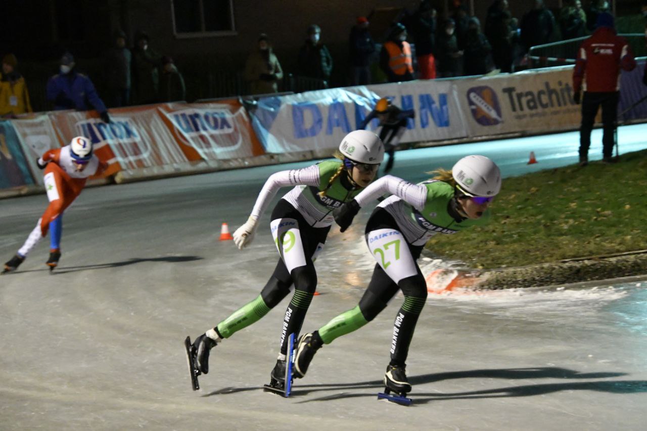 In beeld: Schaatsmarathon Noordlaren van start