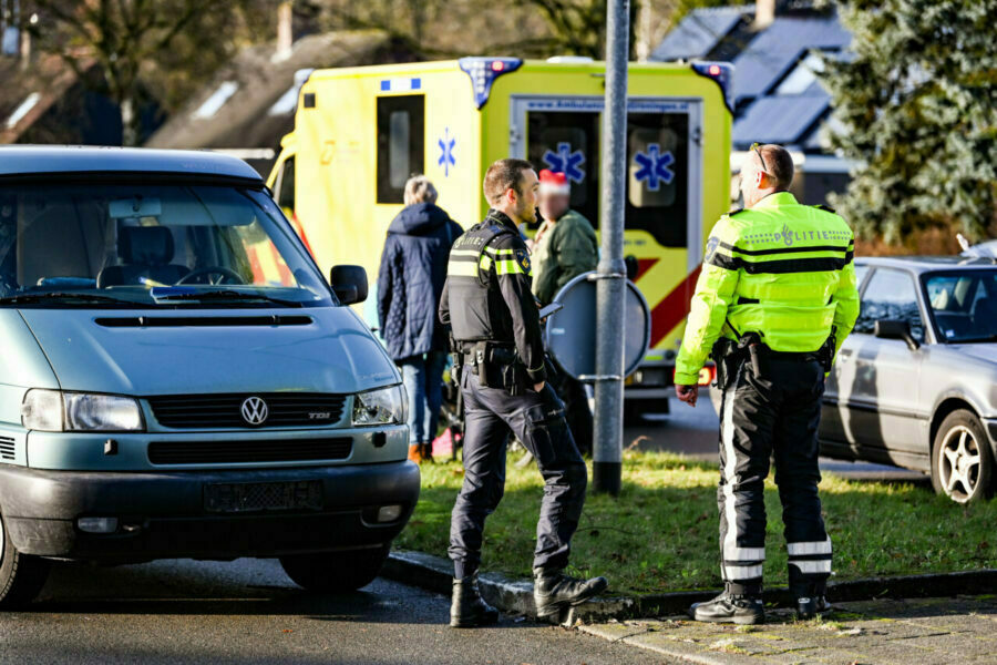 Fietser gewond bij botsing met busje in Hoogezand