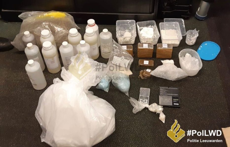 Politie rijdt auto klem in Leeuwarden: inbreker en drugsdealer opgepakt